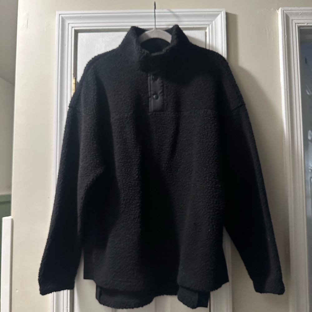 Old Navy black fleece medium pullover